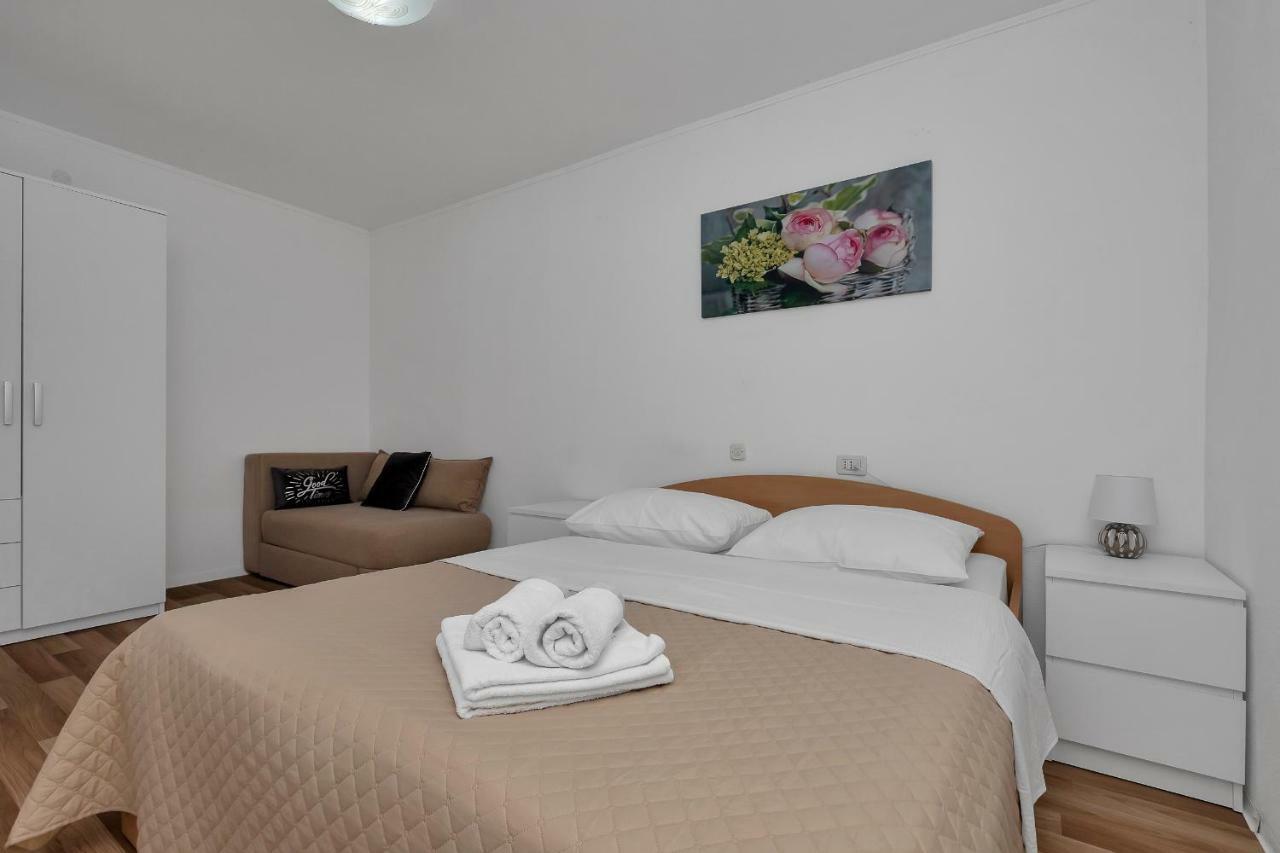 Apartmani Mona Makarska Luaran gambar